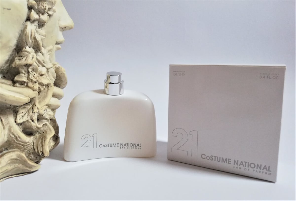 Costume National Universal Vanilla Review: Dark Vanilla - Product Image