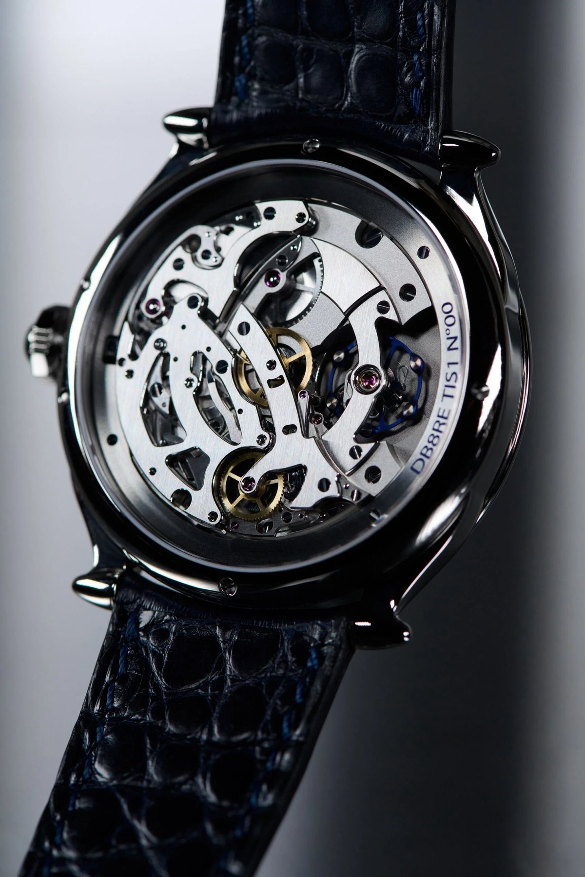 De Bethune DB8 Review: The Monopusher Chronograph King - Product Image
