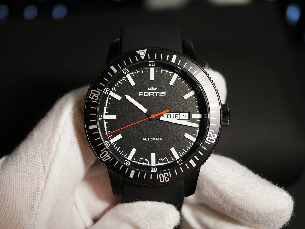 Fortis B-42 Monolith Review: A Tool Watch That Disappears - Product Image