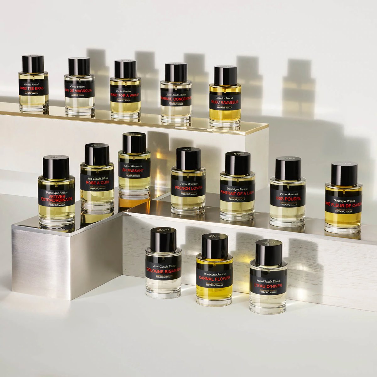 Oeillet Bengale by Aedes de Venustas: A Scholarly Review - Product Image