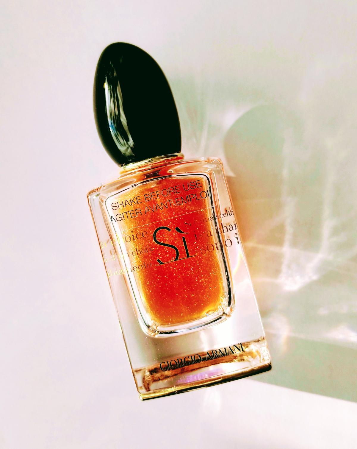 Giorgio Armani Sì Sono Io Review: The Secret Scent Insiders Are Already Wearing - Product Image