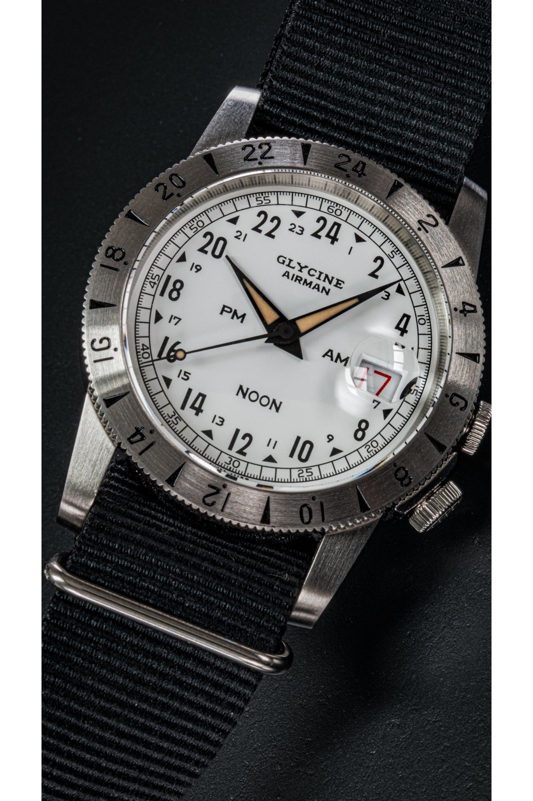 Glycine Airman Vintage Noon Purist GL0376: A Pilot's Icon Reborn - Product Image