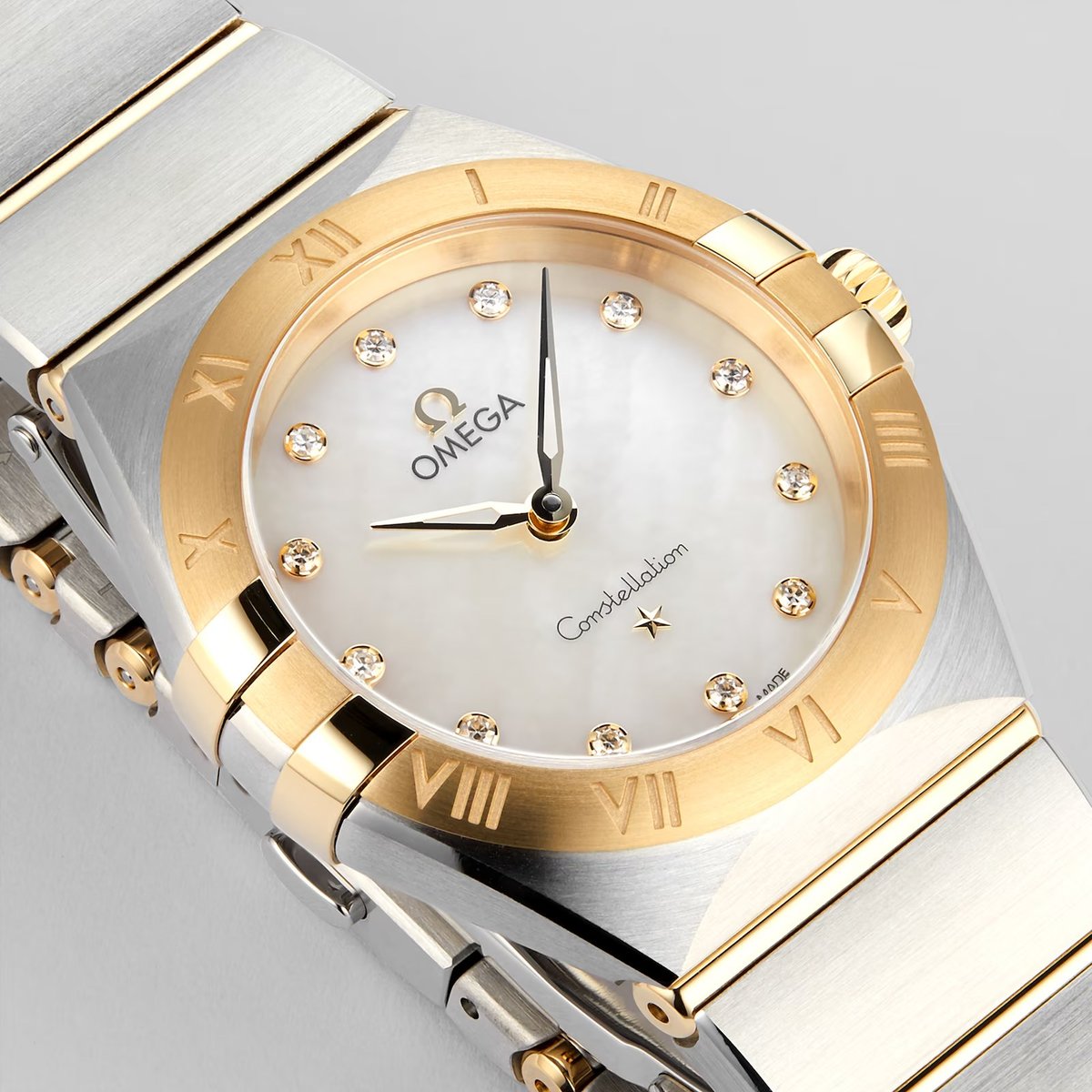 Omega Constellation Manhattan Review: A Discreet Icon - Product Image