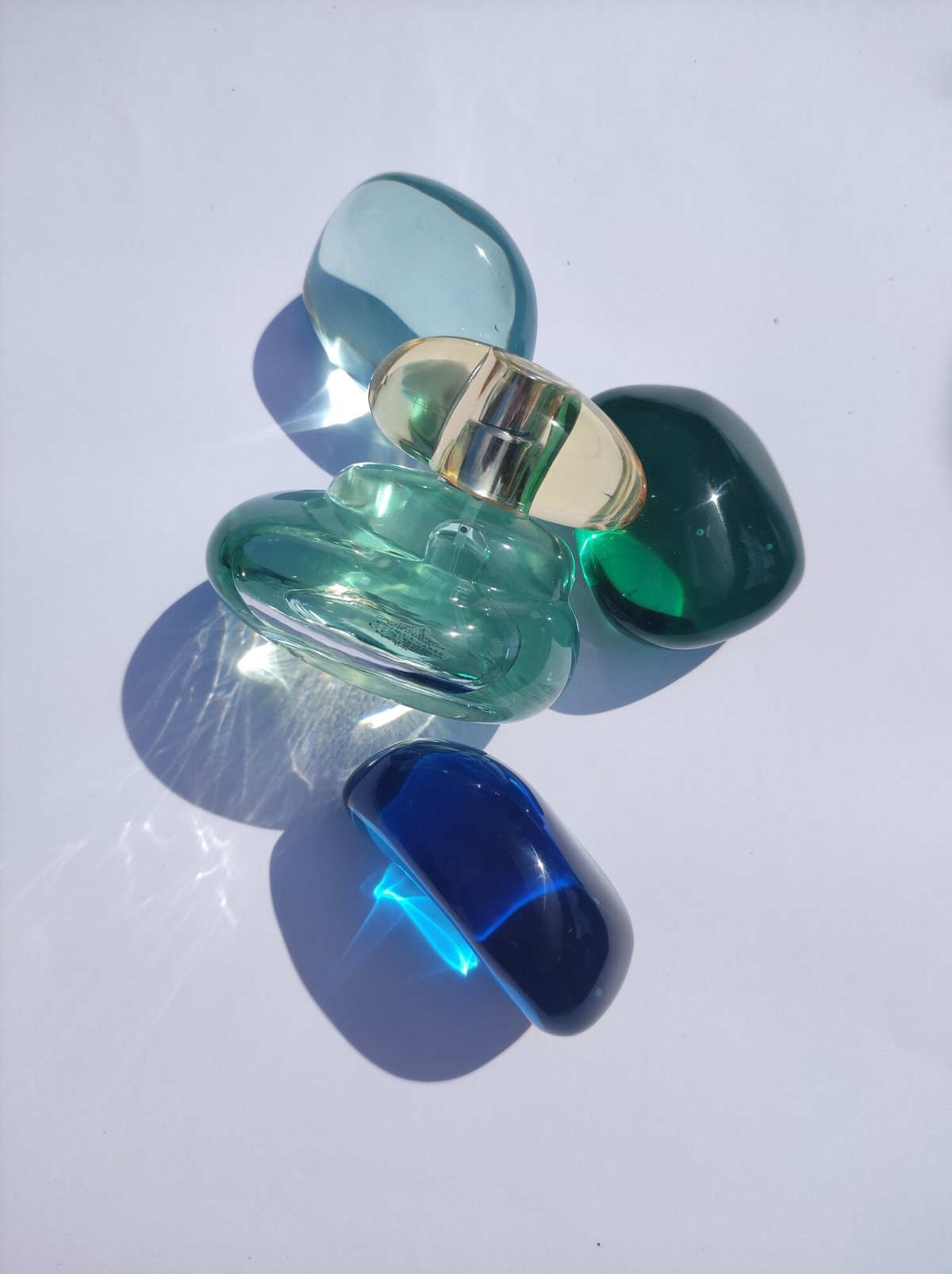 Oriflame Elvie Sapphire Review: A Scholarly Analysis of a Fresh Floral Gem - Product Image
