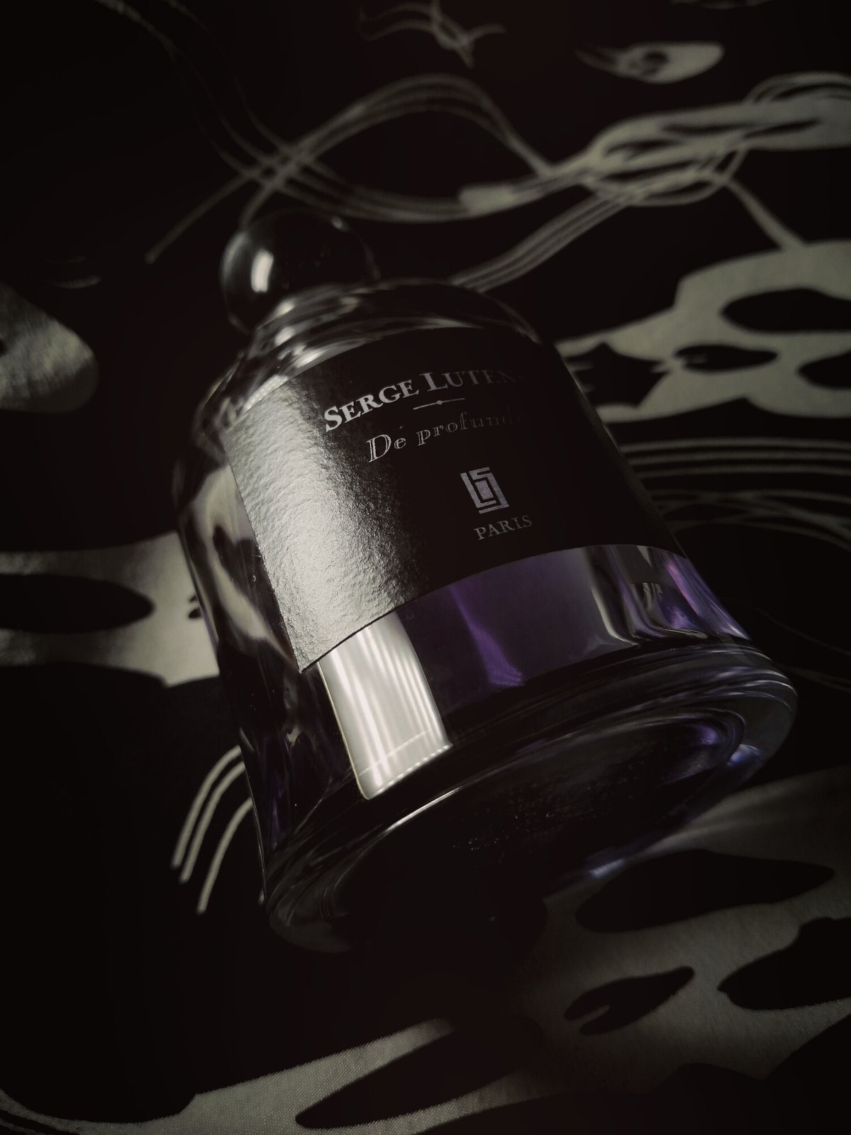 Serge Lutens De Profundis: A Deep Dive Review by Vivir - Product Image