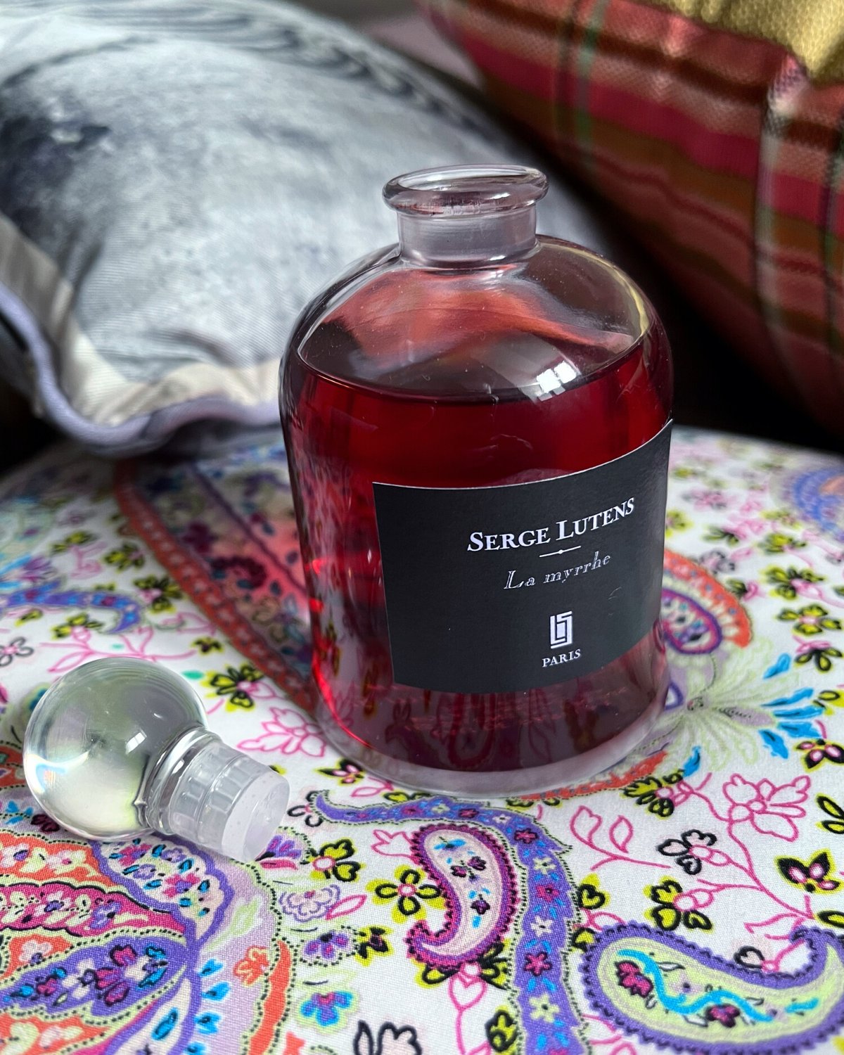 Serge Lutens La Myrrhe: A Masterpiece of Resinous Elegance - Product Image