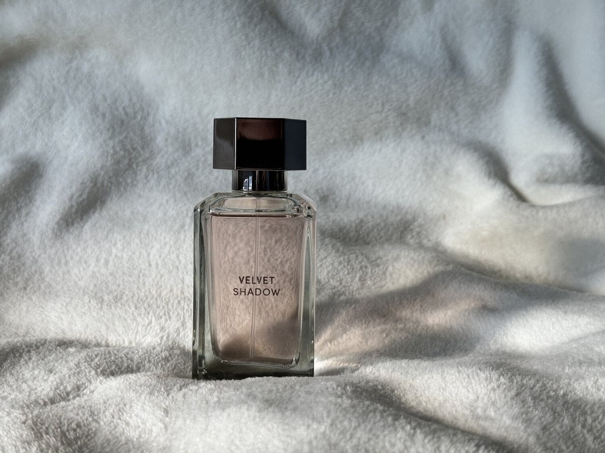 Zara Velvet Shadow Review: A Sweet, Powdery Delight - Product Image