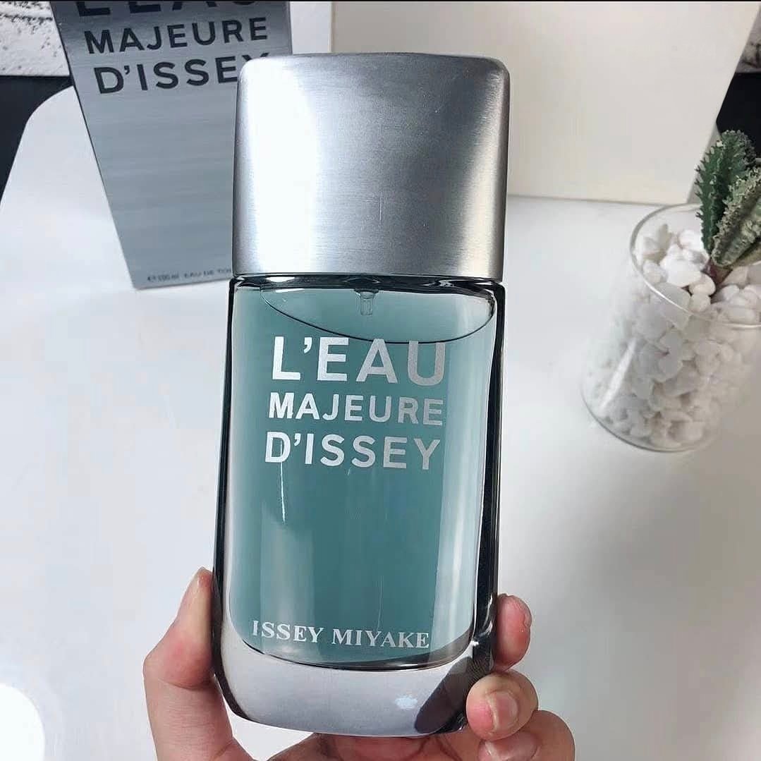 L'Eau Majeure d'Issey: A Tidal Wave of Aquatic Masculinity - Product Image