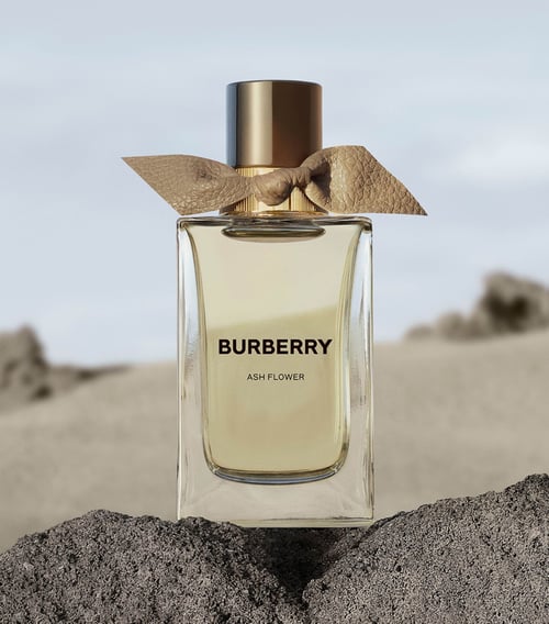 Burberry Ash Flower Review: A Smouldering Almond Amber