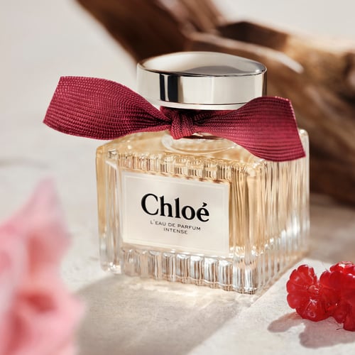 Chloé Chloé Review: The Quintessential Feminine Rose