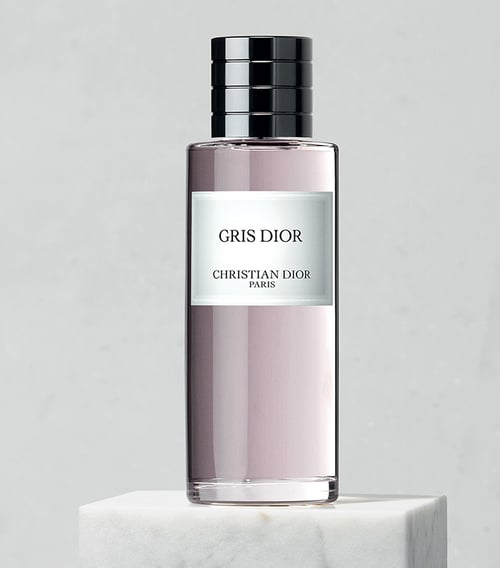Dior Gris Dior Review: A Modern Classic in Woody Chypre