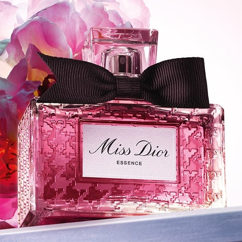 Dior Miss Dior Essence de Parfum Review: A 2025 Floral Masterpiece