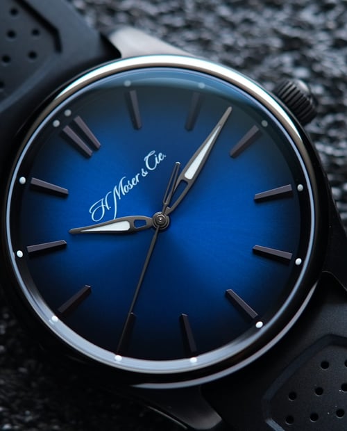 H. Moser & Cie. Pioneer Centre Seconds Review - Vivir