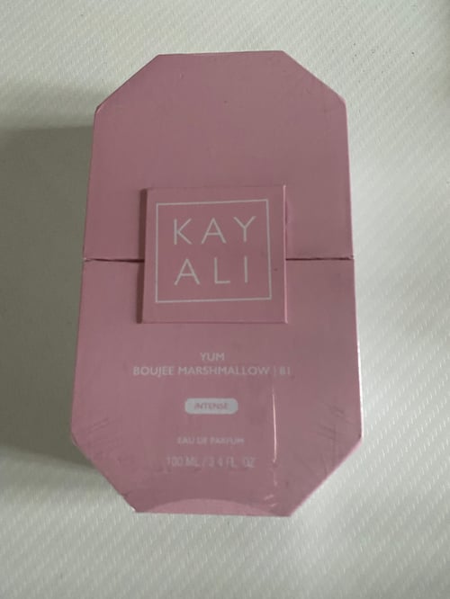 Kayali Boujee Kitty Caramel 22 Review: Sweet Opulence