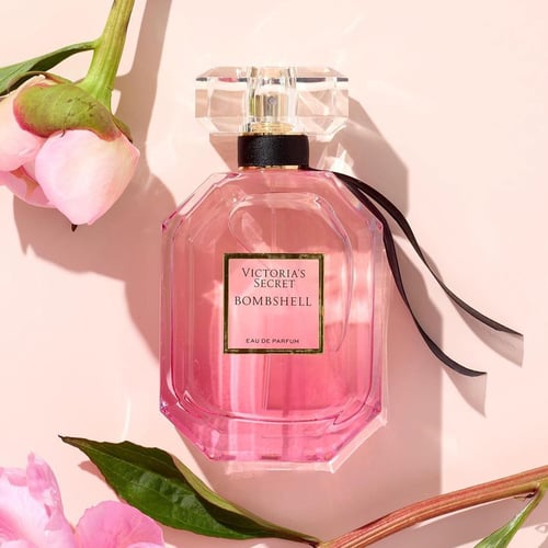 Victoria's Secret Bombshell Soré: A Sun-Drenched Elegance