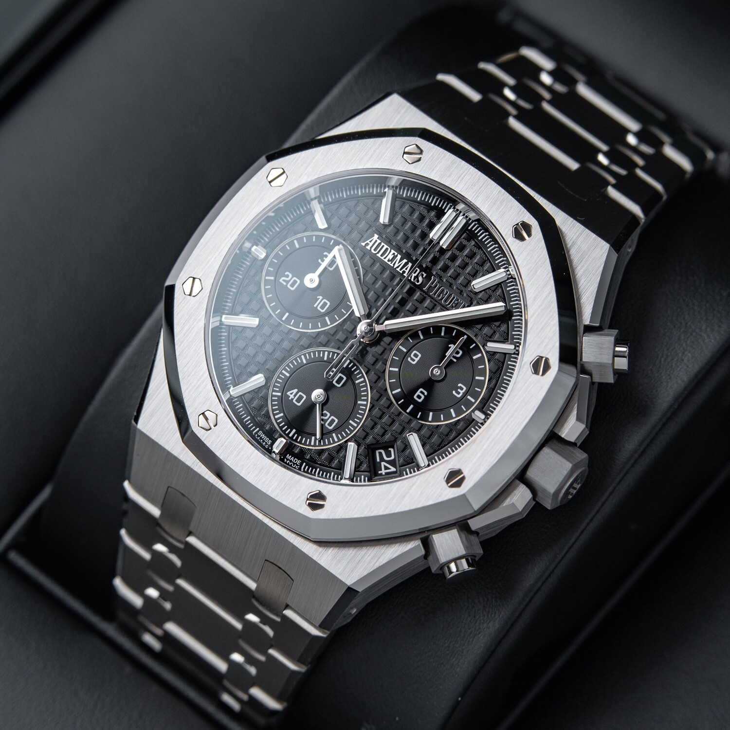 Audemars Piguet Royal Oak Chronograph 41mm Review - Vivir