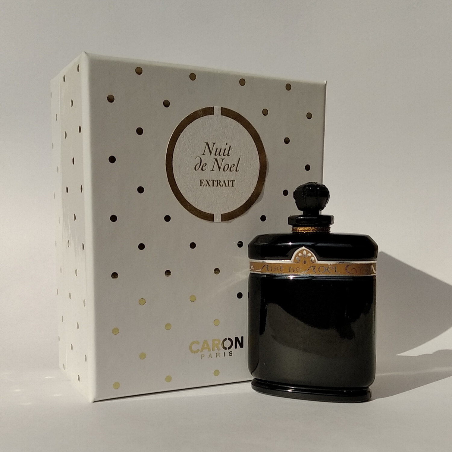 Caron Nuit de Noël Review: A Timeless 1922 Floral Chypre - Product Image