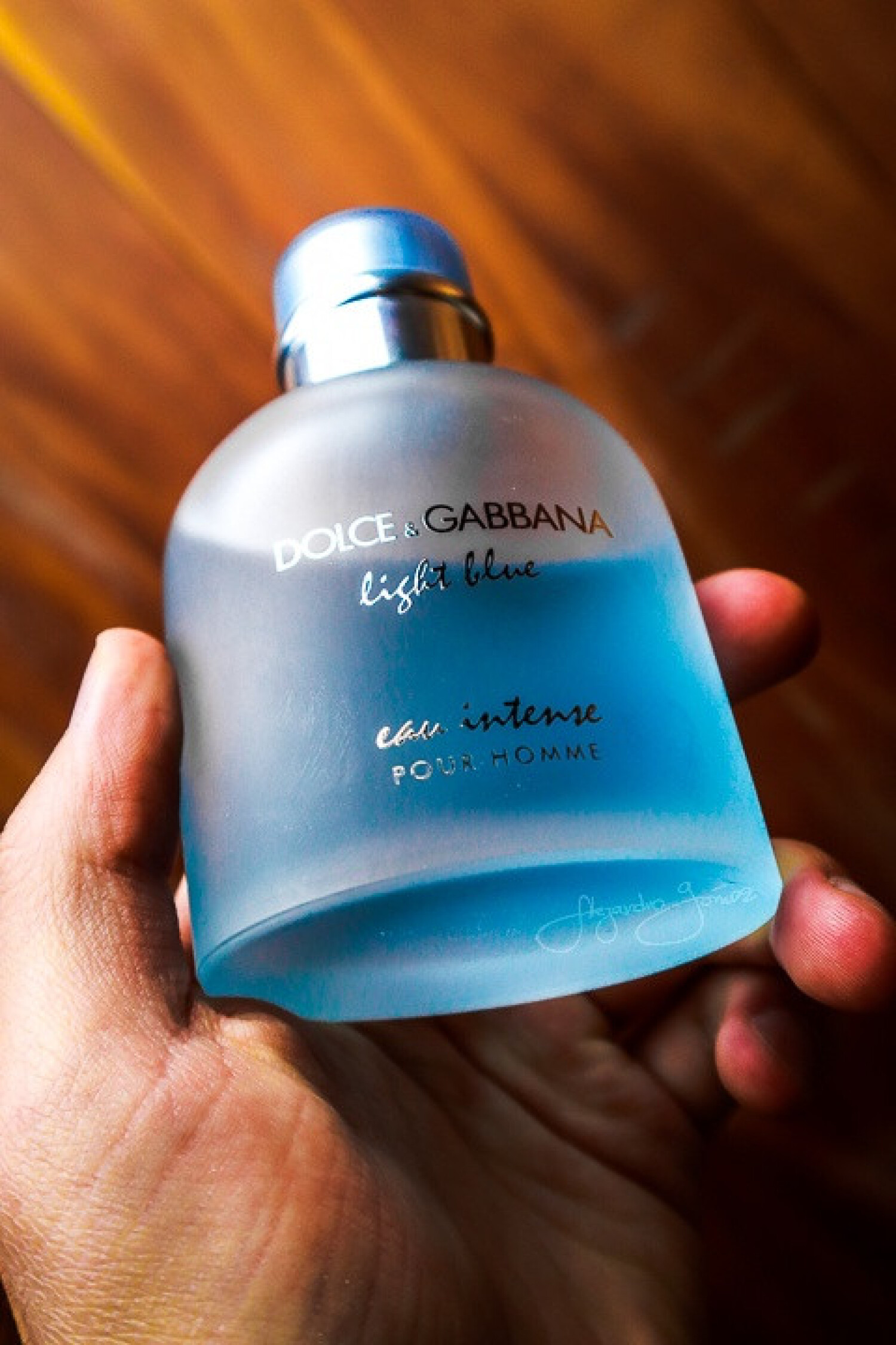 Dolce & Gabbana Light Blue Pour Homme Intense: A Mediterranean Masterpiece - Product Image