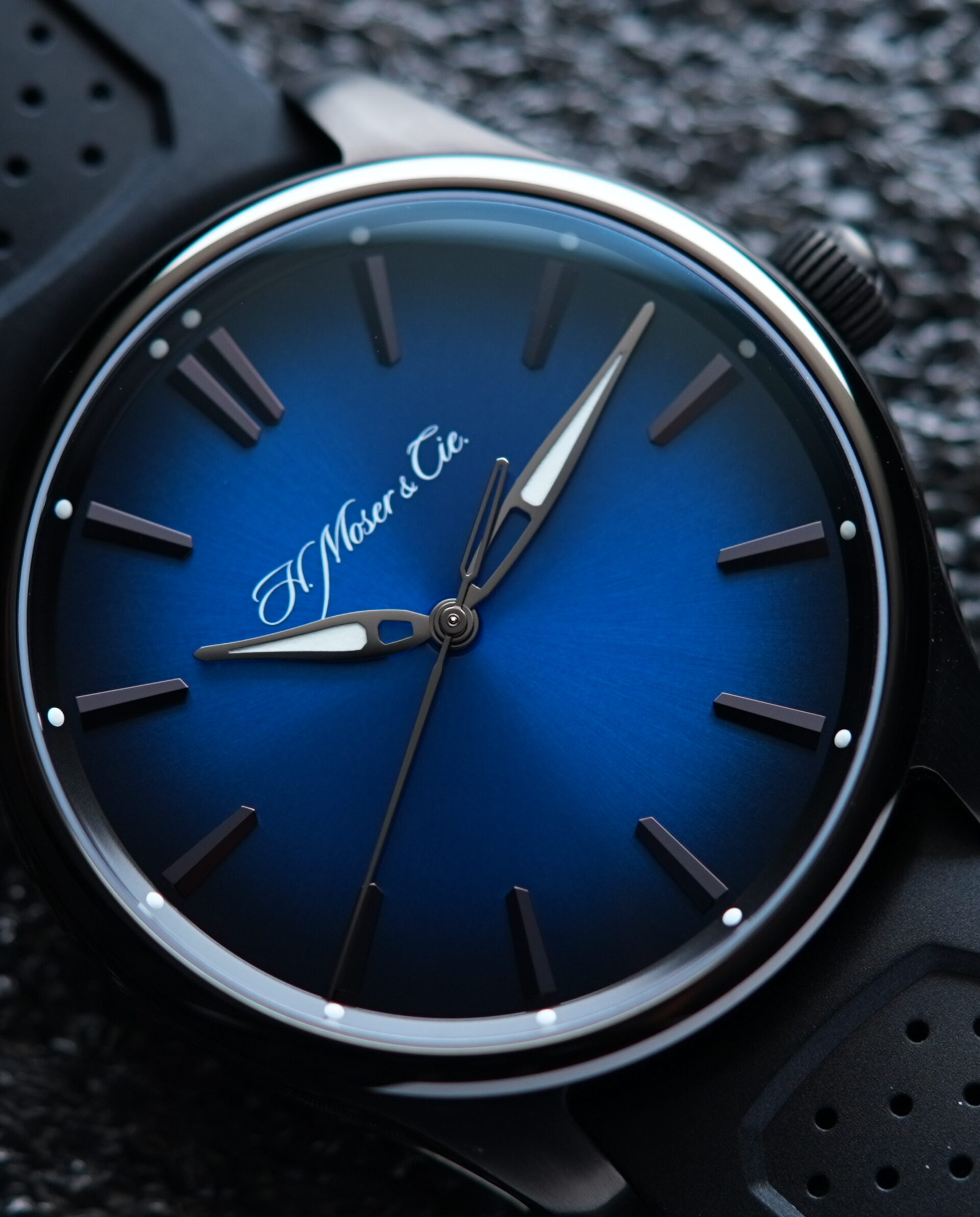 H. Moser & Cie. Pioneer Centre Seconds Review - Vivir