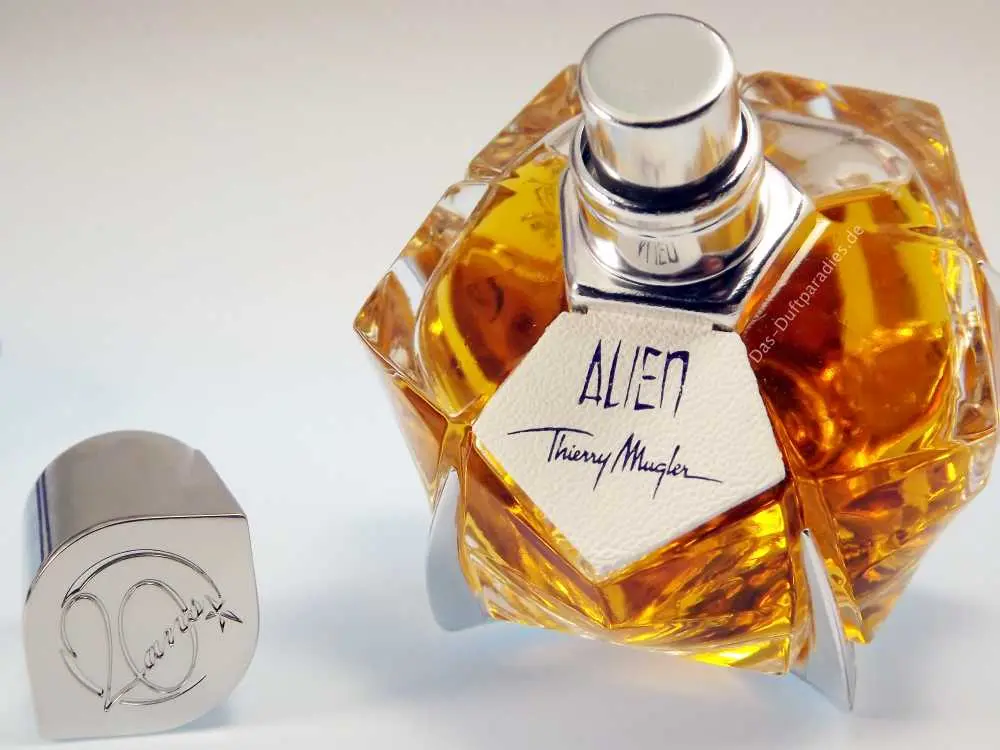 Mugler Alien Les Parfums De Cuir Review: The Lost Leather Legend