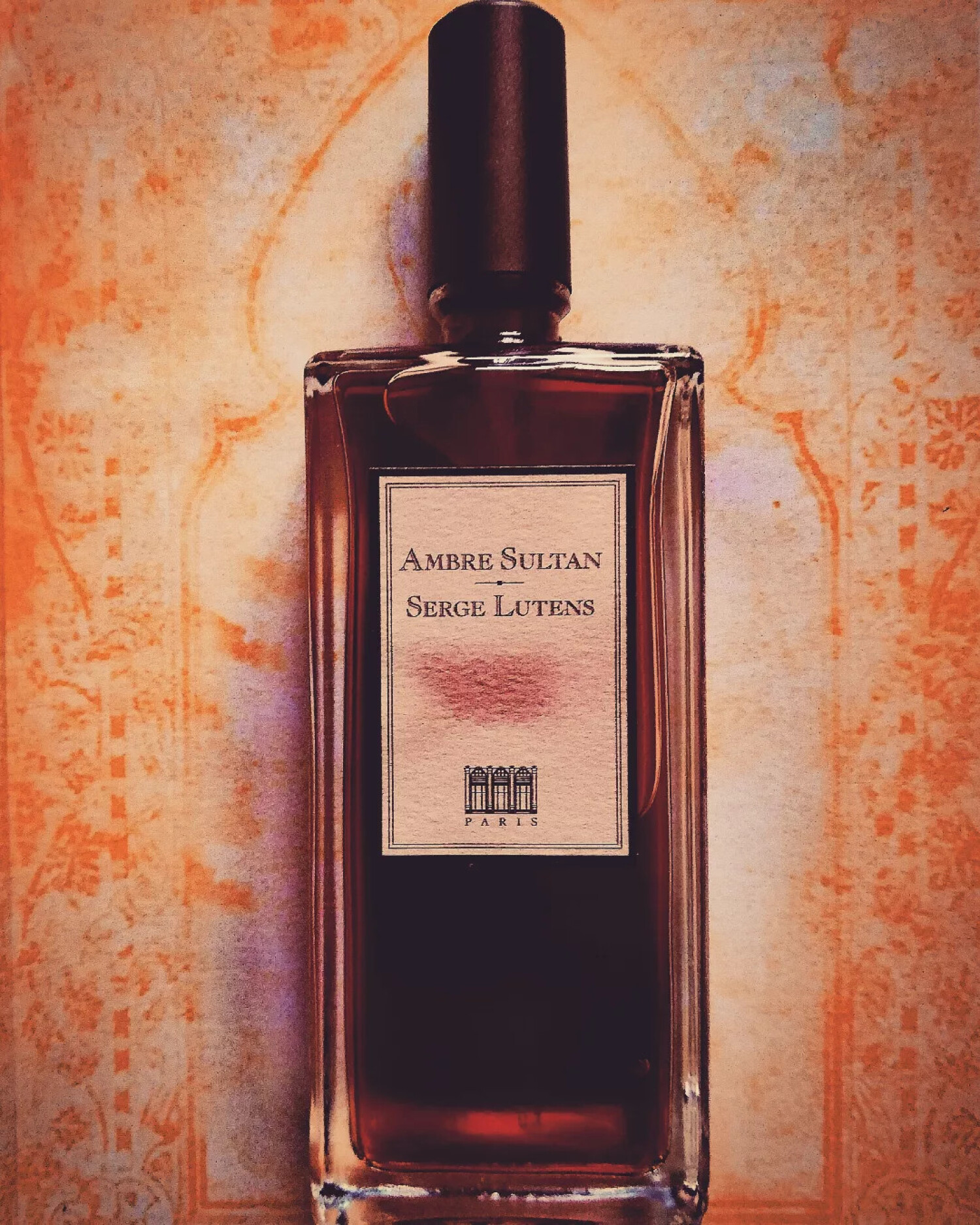 Serge Lutens Ambre Sultan: A Masterclass in Resinous Amber - Product Image