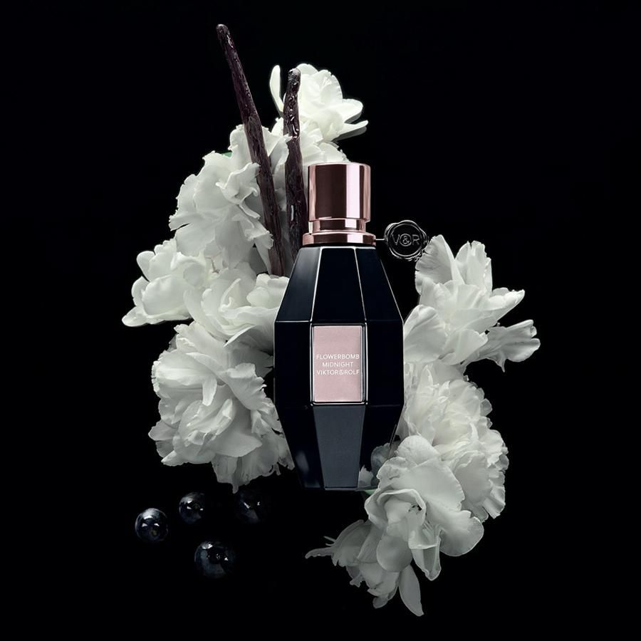 Flowerbomb Midnight: A Dark Floral Masterpiece Reviewed - Product Image