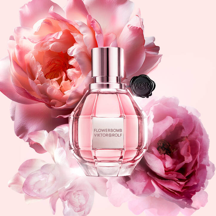 Viktor & Rolf Flowerbomb: A Scholarly Olfactory Analysis - Product Image